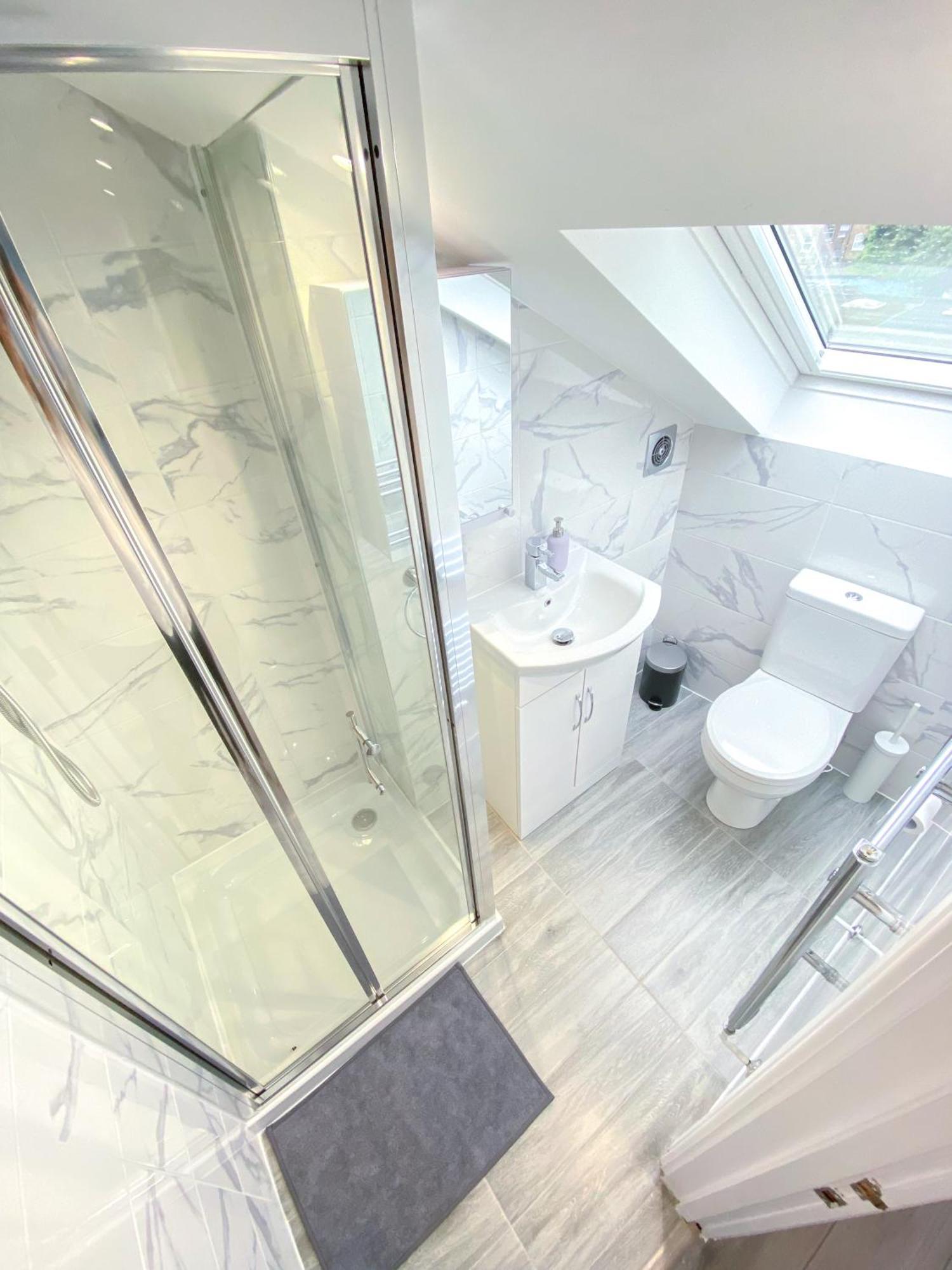 Large 1-Bedroom Flat, 5 Guest, London - F4 Eksteriør bilde